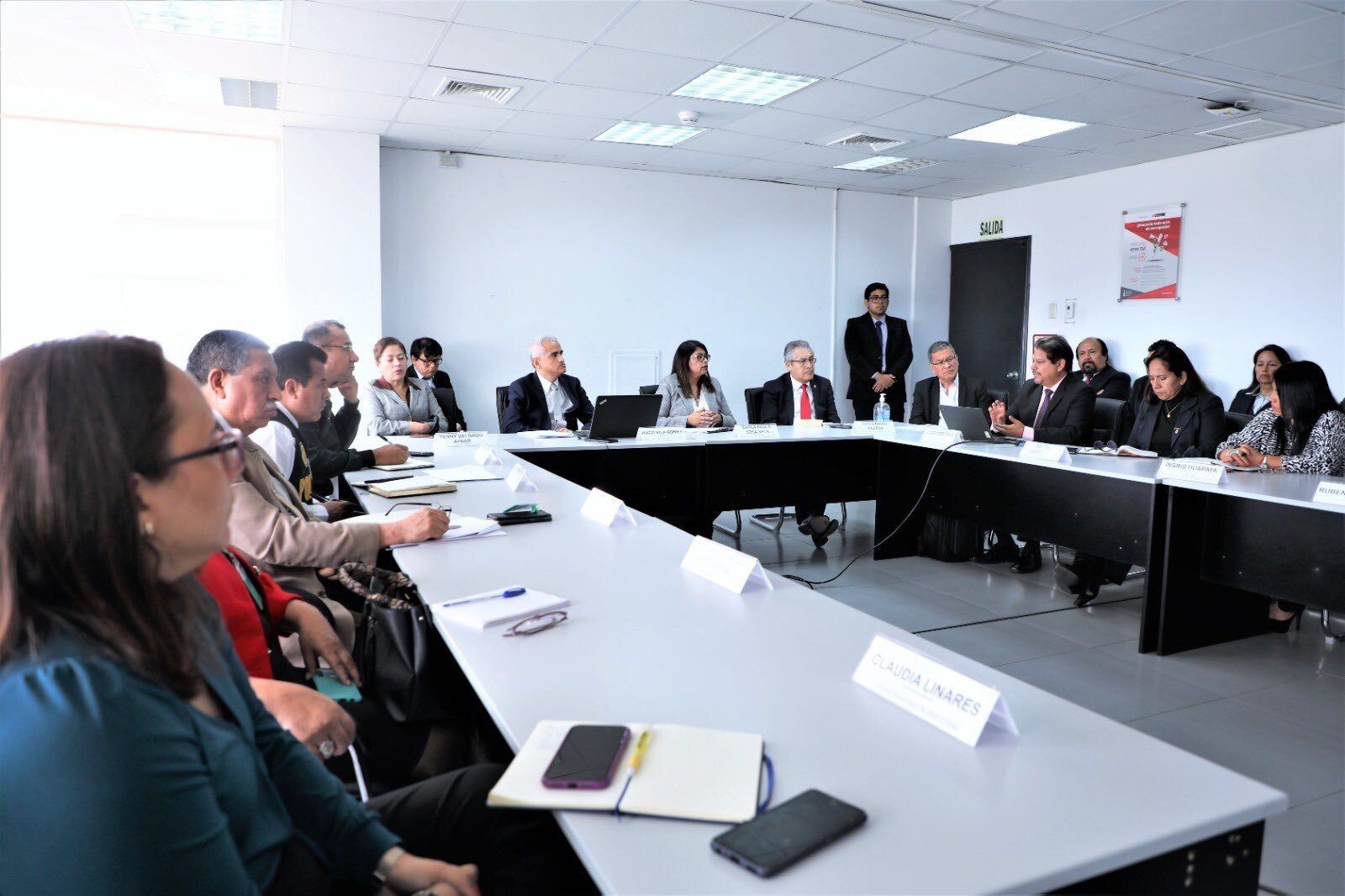 Comisión de Lucha contra Delitos Aduaneros y Piratería se reúne para mitigar impacto en las MYPE por presunto incremento de tráfico de ropa y calzado usados
